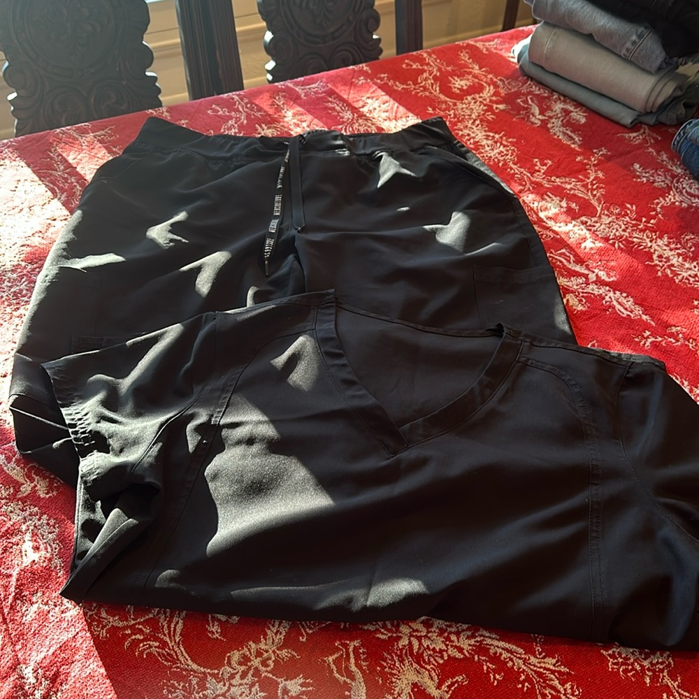 Size large med couture black scrub jogger set